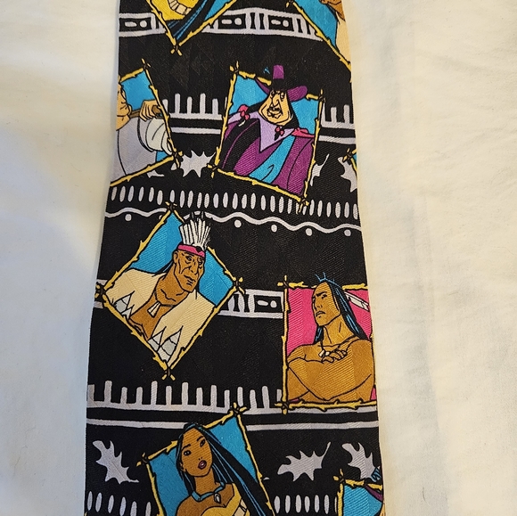 Disney Pocahontas Tie - Picture 4 of 4